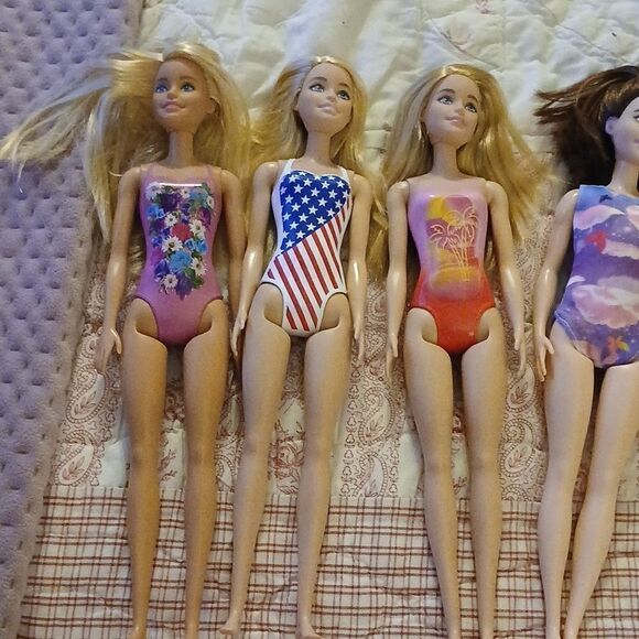 Barbies   - Picture 2 of 3